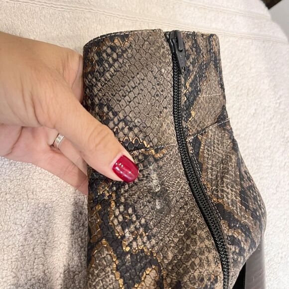 Free People Brown Leather Booties Snake Print Heels Women US 7.5 Eu 38 Boho Chic - Picture 3 of 15